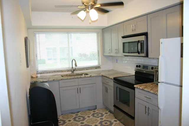 Unit 130 photo 6