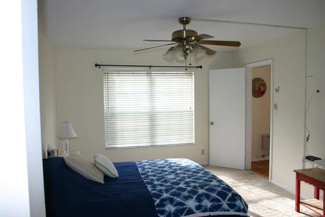 Unit 130 photo 8