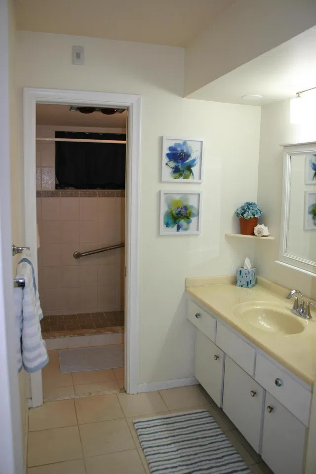 Unit 130 photo 9
