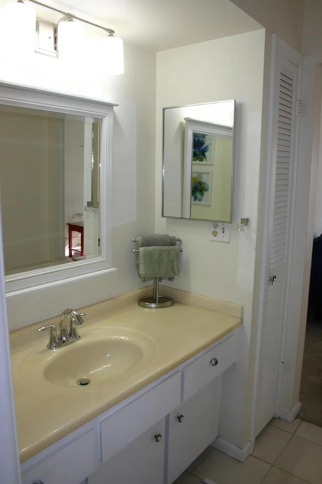 Unit 130 photo 10