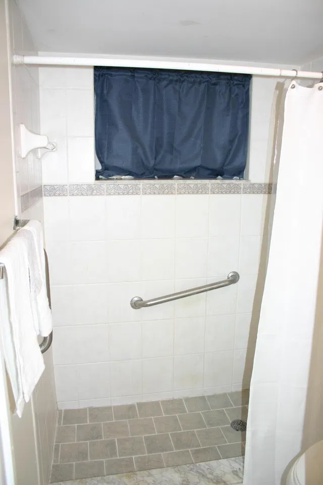 Unit 130 photo 11