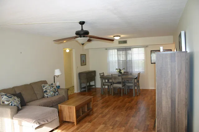Unit 130 photo 17