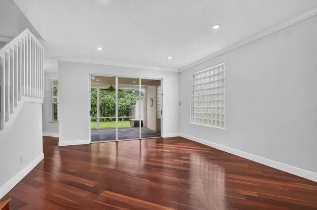 Residence photo 6
