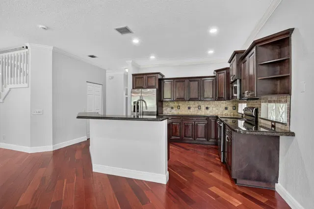 Residence photo 18