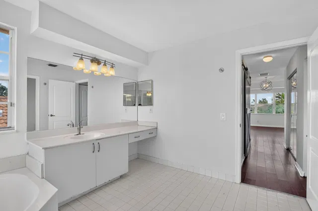 Residence photo 36