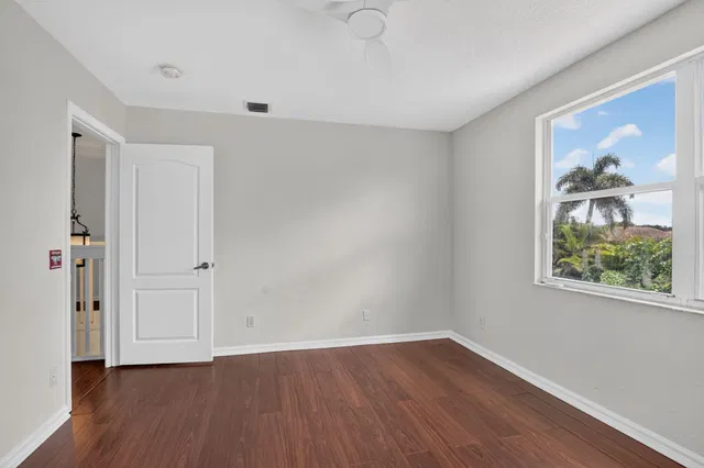 Residence photo 42