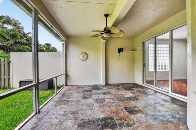 Residence photo 52