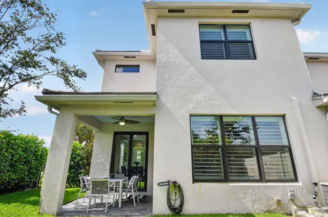 Residence photo 32
