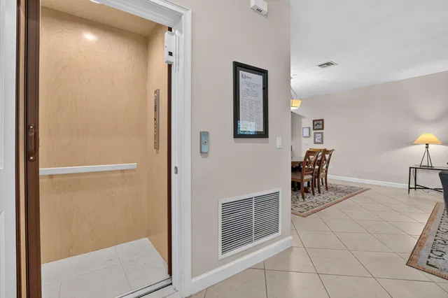Residence photo 26