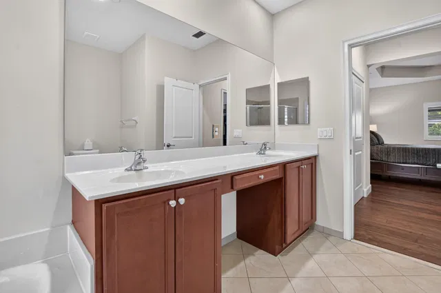 Residence photo 36