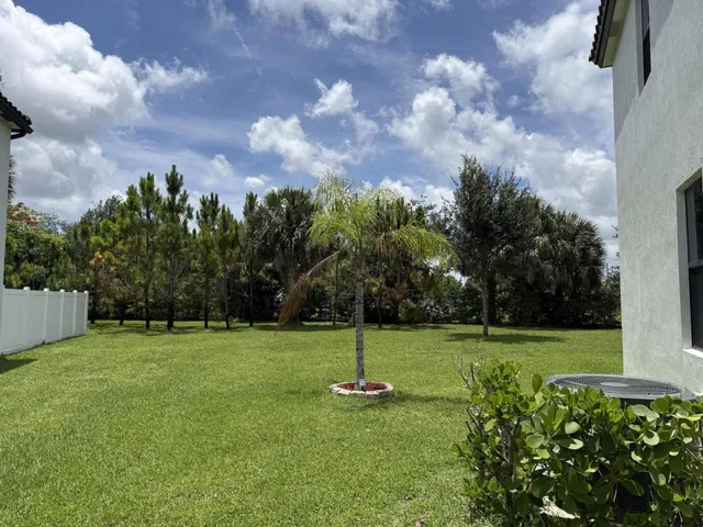 Residence photo 24