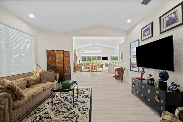 Residence photo 14