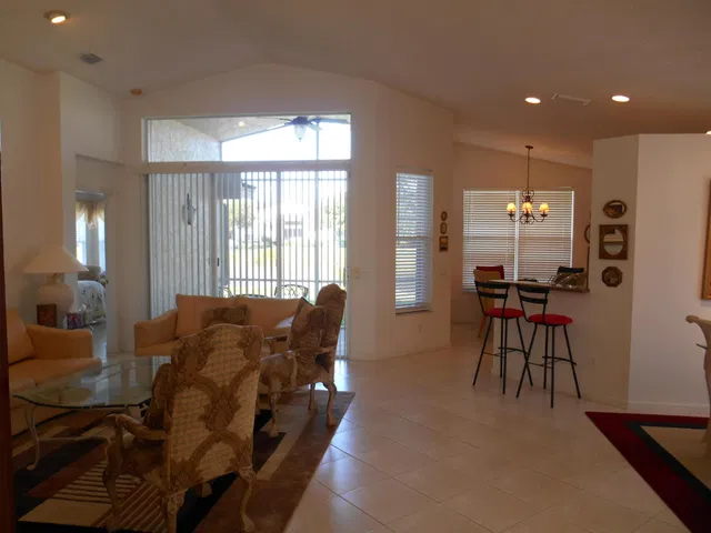 Residence photo 3