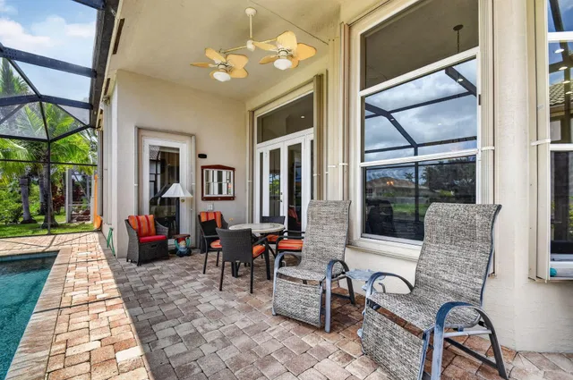 Residence photo 53