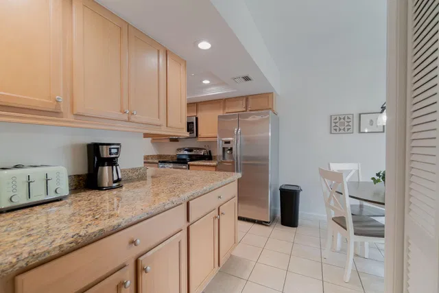 Unit D203 photo 3