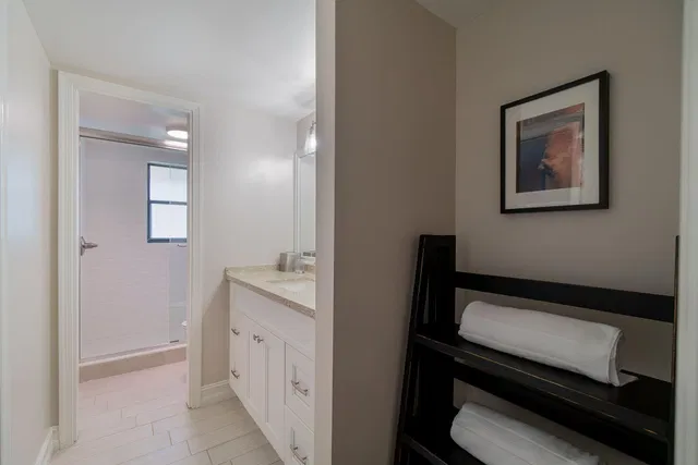 Unit D203 photo 14