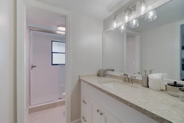 Unit D203 photo 15