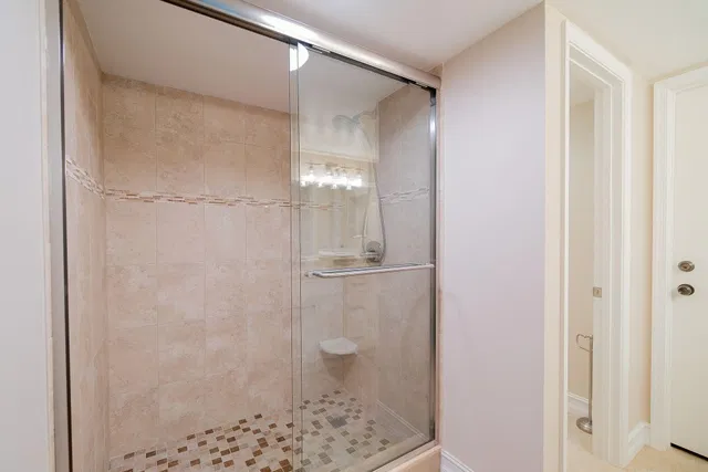 Unit D203 photo 22