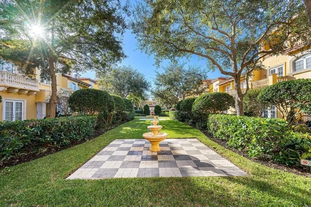 Residence photo 3