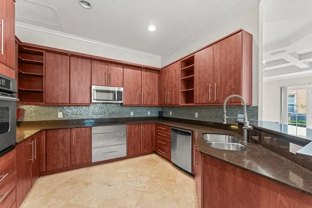 Residence photo 12