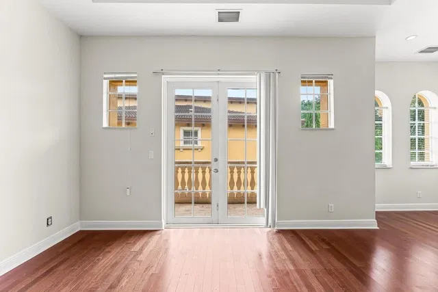 Residence photo 17