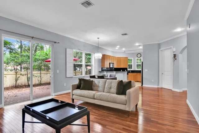 Residence photo 8