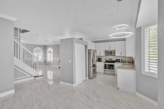  Residence photo 6