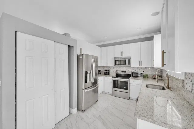  Residence photo 7