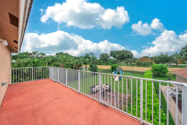  Residence photo 15