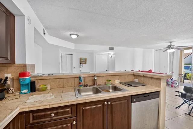 Unit 105 photo 9