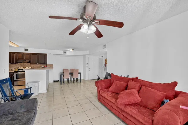 Unit 105 photo 11