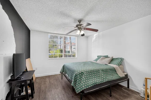 Unit 105 photo 12