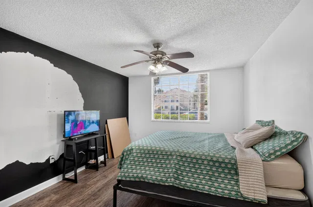 Unit 105 photo 15