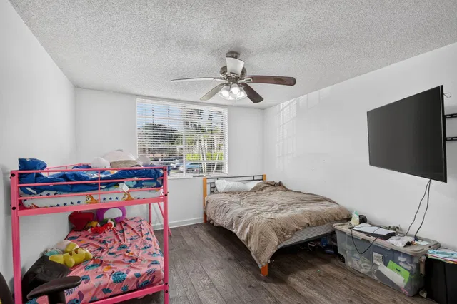 Unit 105 photo 21