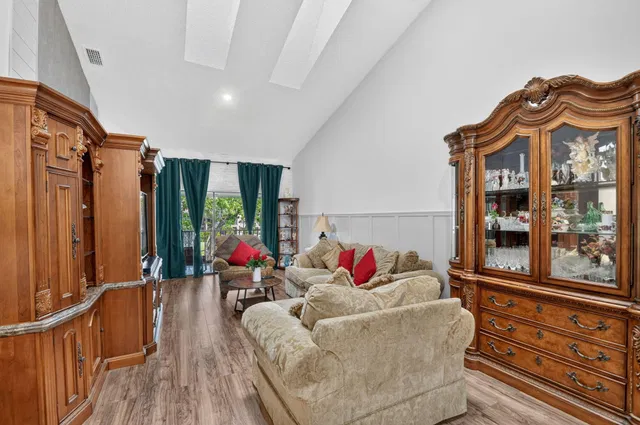Residence photo 15