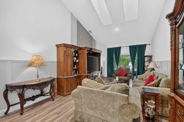 Residence photo 18