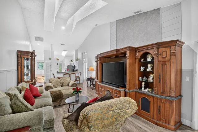Residence photo 20