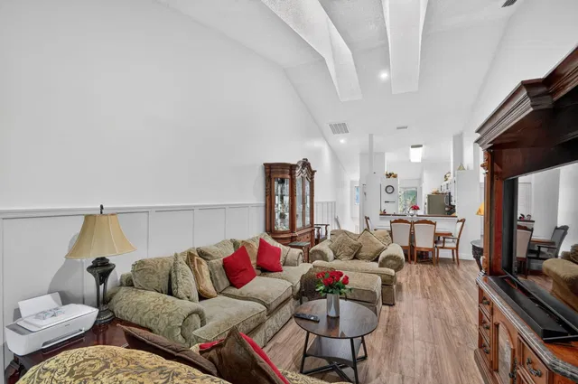 Residence photo 23