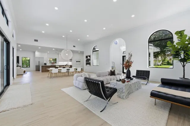  Residence photo 4