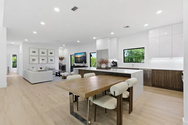  Residence photo 9