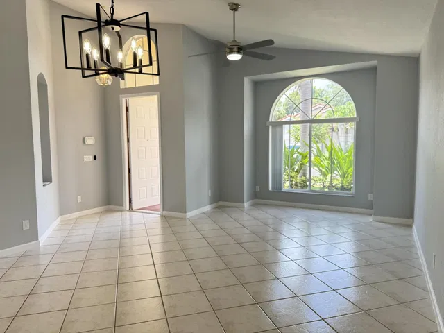  Residence photo 6