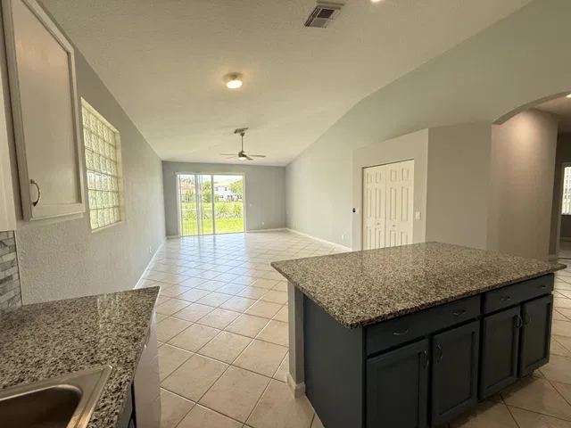  Residence photo 10
