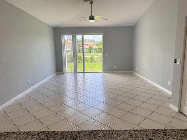  Residence photo 12