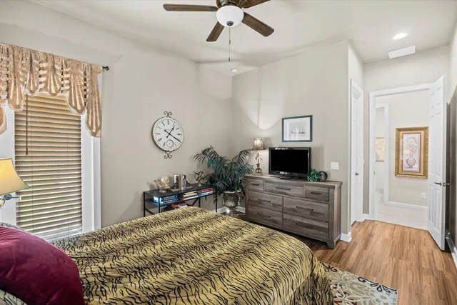 Residence photo 22