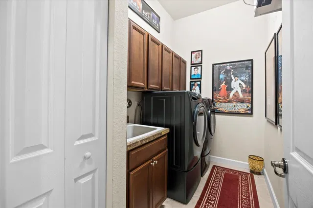 Residence photo 52