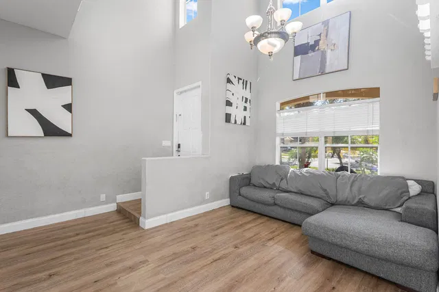  Residence photo 6