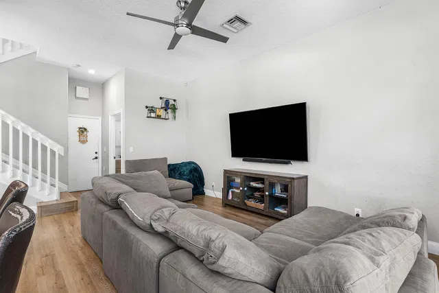  Residence photo 12