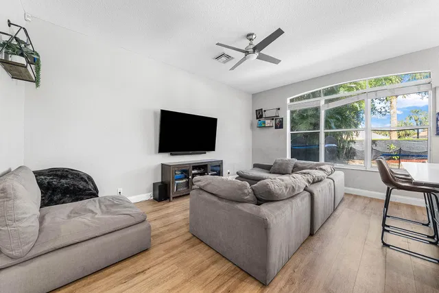  Residence photo 14