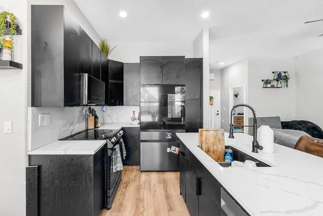  Residence photo 16