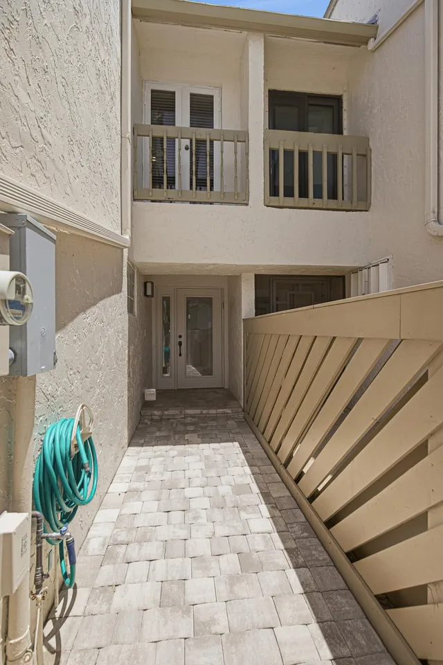  Residence photo 4